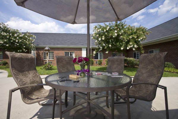 The Laurels of Charlottesville: Courtyard